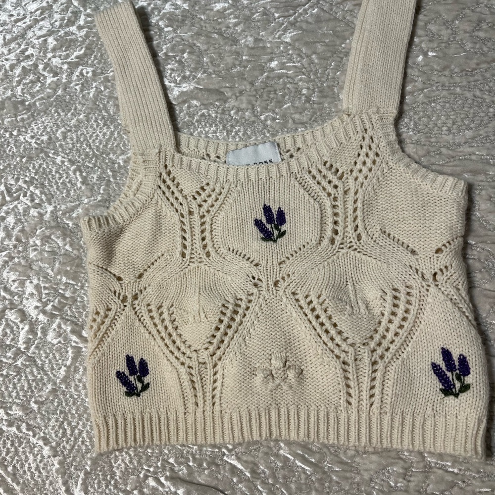 Cream Crochet Floral Embroidered Tank Top. XS